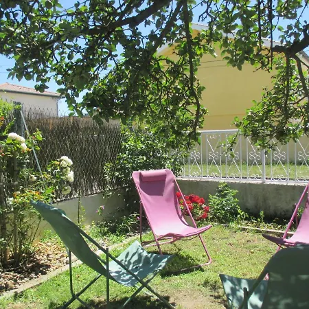 Les Roses De Rita Apartment Boisset-lès-Montrond Exterior photo